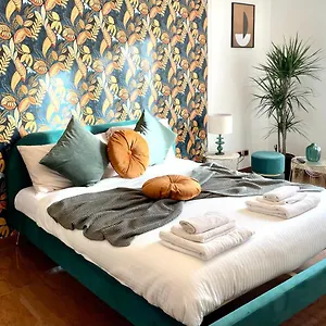  Apartment Sismondi Italy