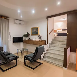 La Residenza Chiaia Short Let Via Chiaia 82 , Napoli Italia